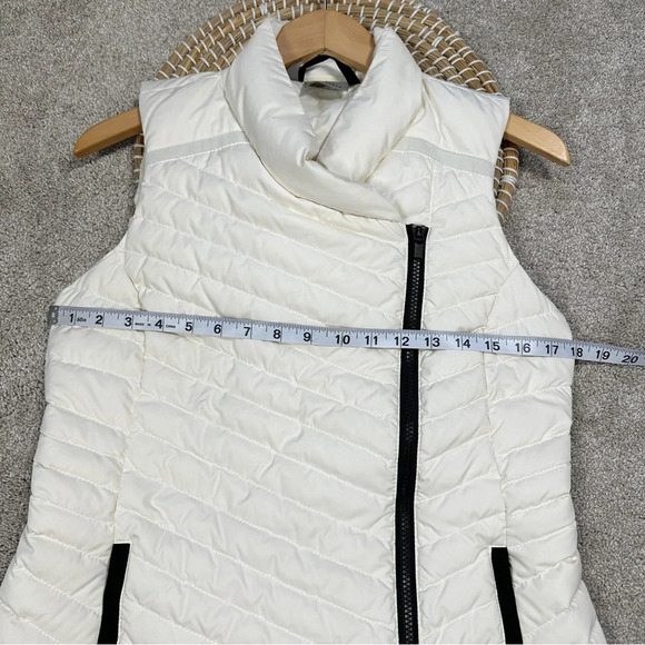 Athleta So Down Asymmetrical Front Zip Puffer Vest Down Feather in Ivory Size S - Picture 10 of 13